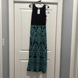 Never been worn large women’s dress with pockets